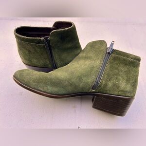 Aerosoles MYTHOLOGY Suede Ankle Boots Size 9.5 M Sage Dark Green Side Zip
